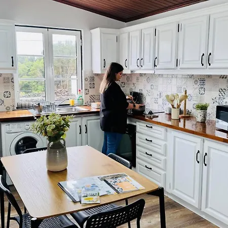 The Biscuit House By Pontanegraazores בית נופש *